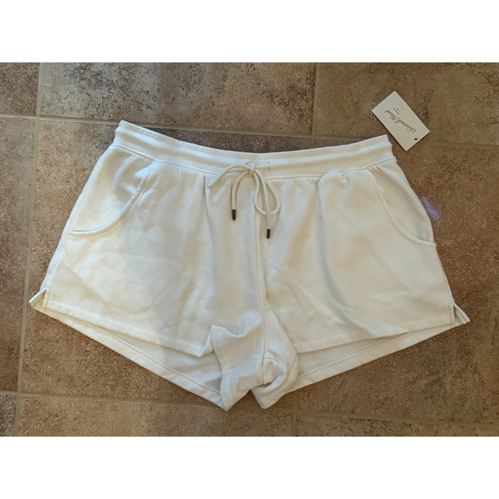 Universal Thread Women's Mid-Rise Fleece Cozy Leisure Shorts Cream Sz L NWT
